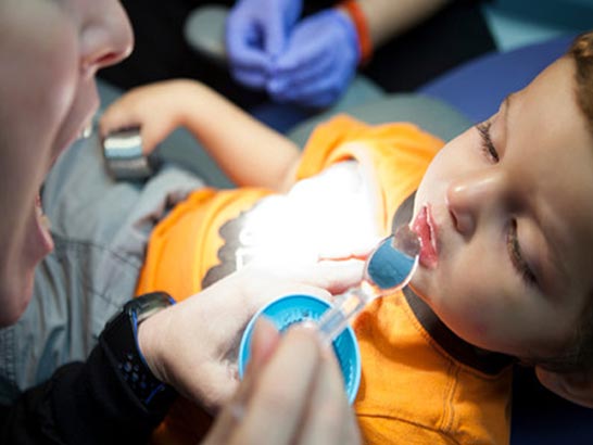 درمان دندانپزشکی کودک مبتلا به اوتیسم