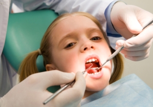 آنچه والدین باید قبل از دندانپزشکی کودک بدانند | دکتر مهکامه میرکریمی